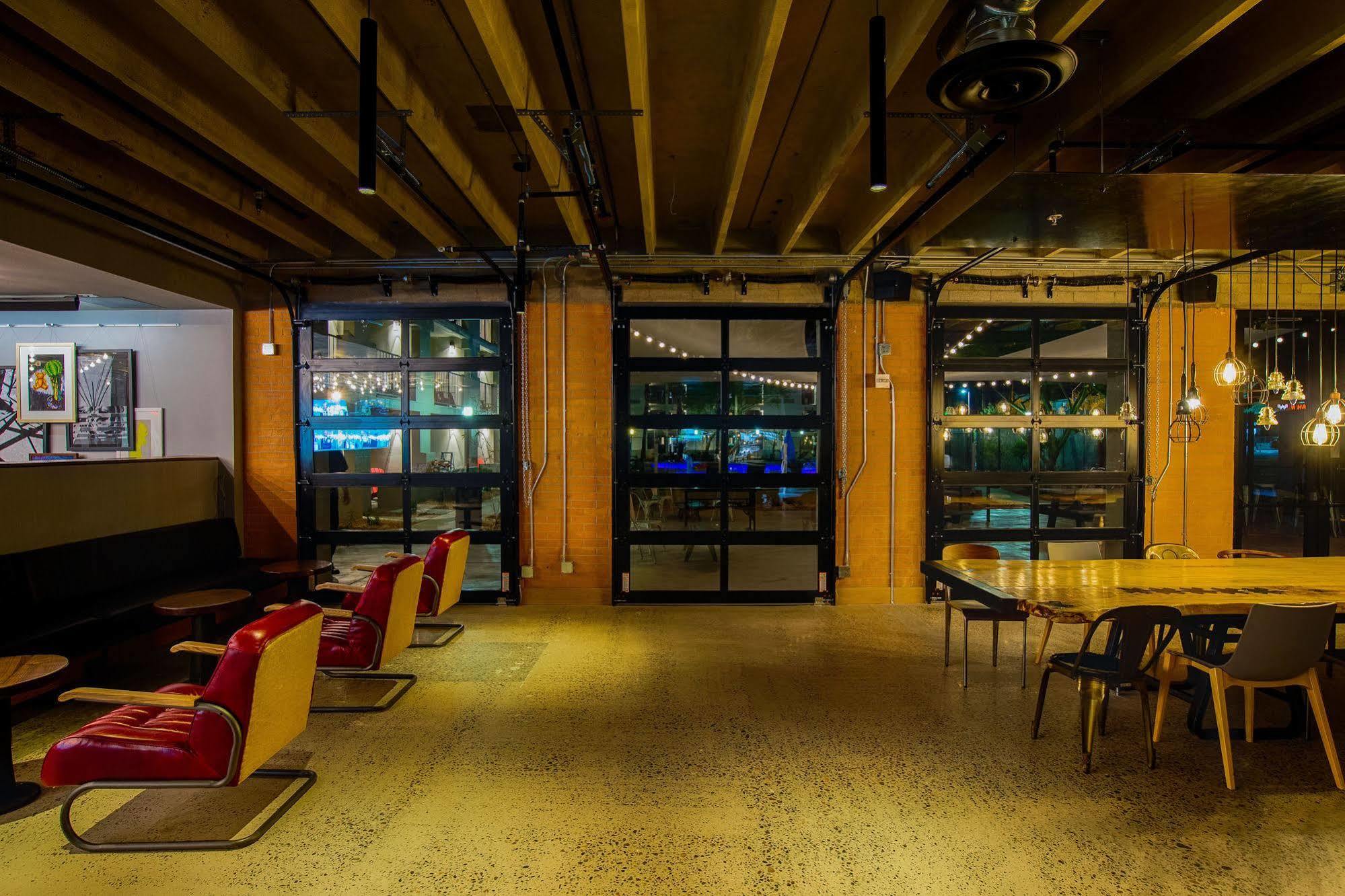 Moxy Phoenix Tempe/Asu Area Exterior photo